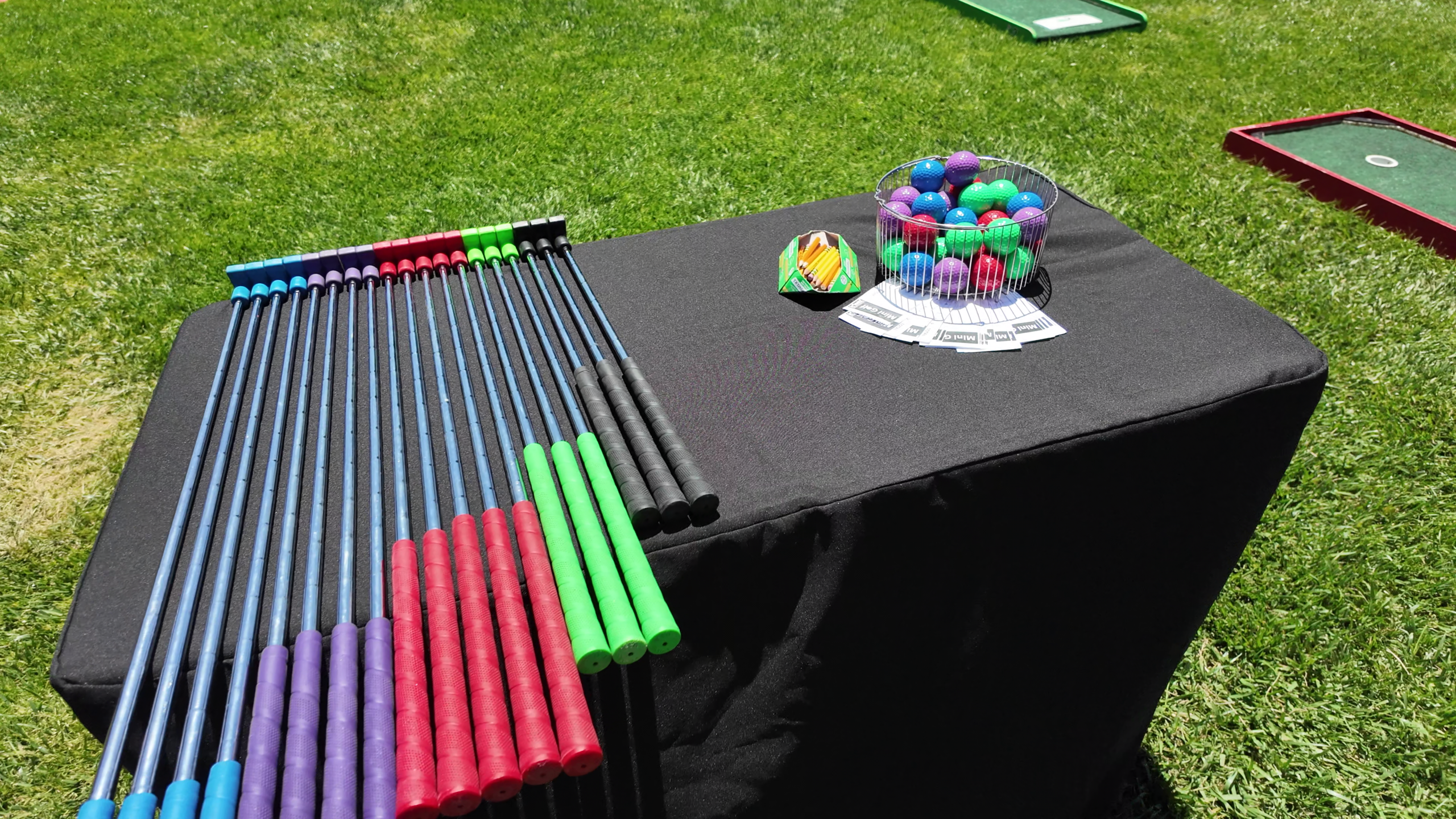 Mobile mini golf rental in Los Angeles